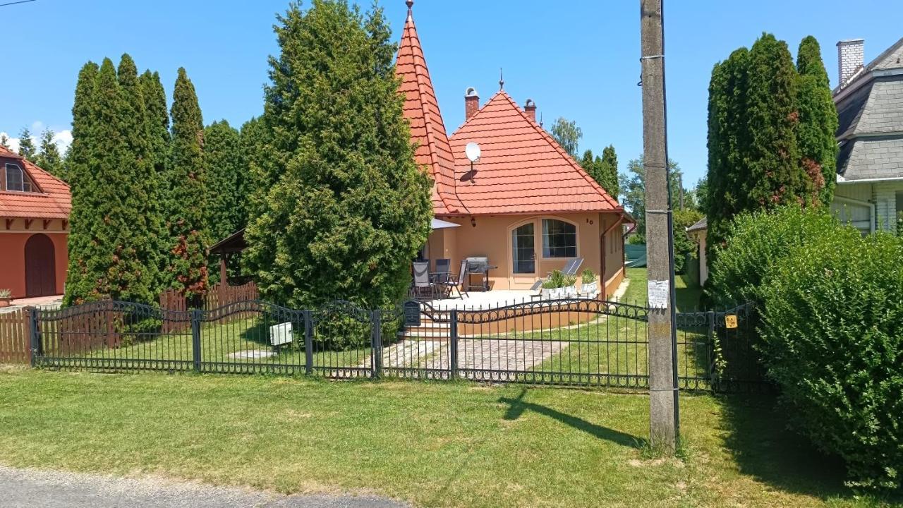 Vica Apartman Balatonbereny Bagian luar foto