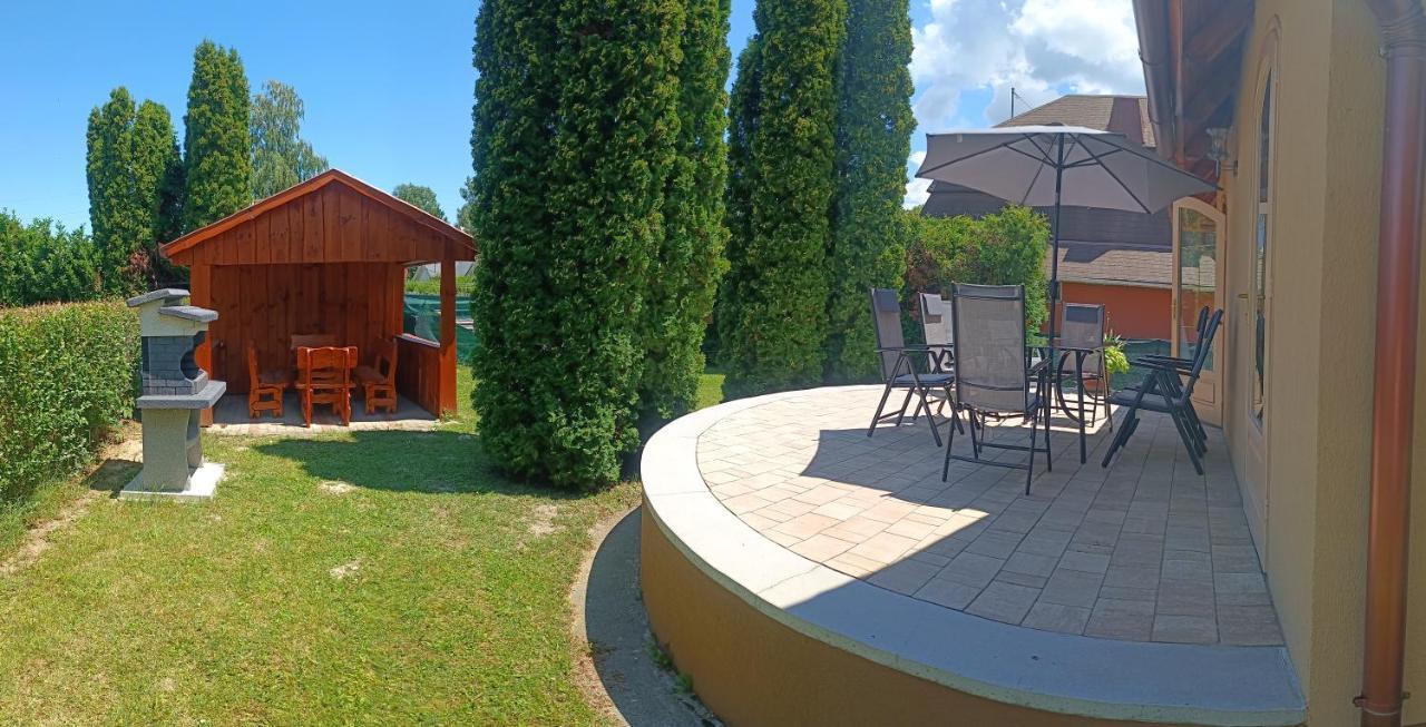 Vica Apartman Balatonbereny Bagian luar foto